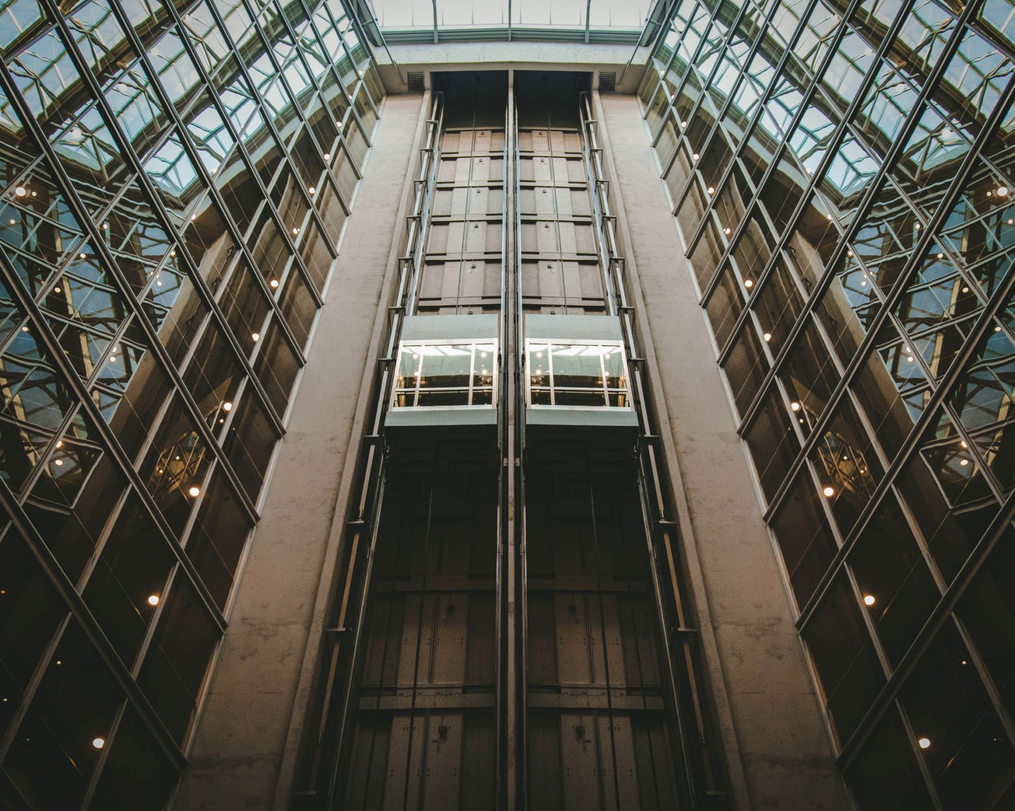 Плюсы, конструкция и основные параметры панорамных лифтов